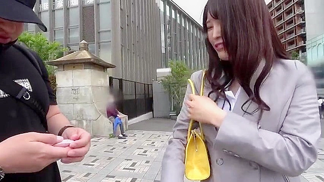 胖日本女孩被绳索捆绑成为性奴的羞辱过程