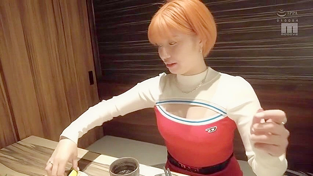 羞辱与快感：顺从日本少女口交，热衷骑乘尽享寸间欢愉