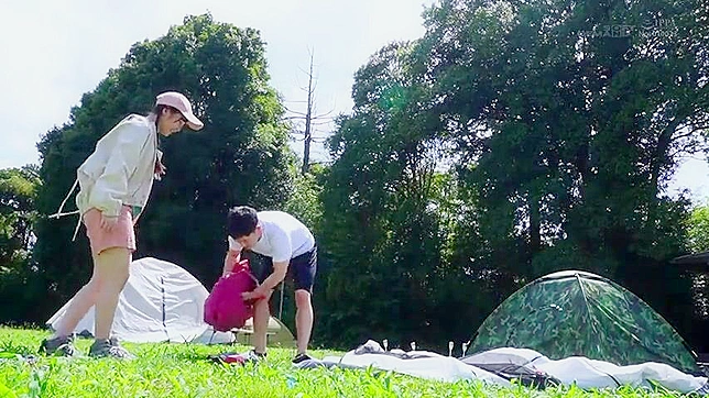 与戴面具的亚洲小穴女模进行变态视角性爱体验