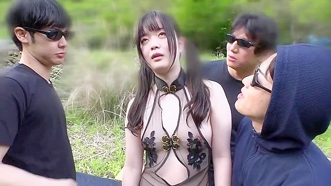 受辱的亚洲宝贝在与男友激烈性爱中尖叫不止