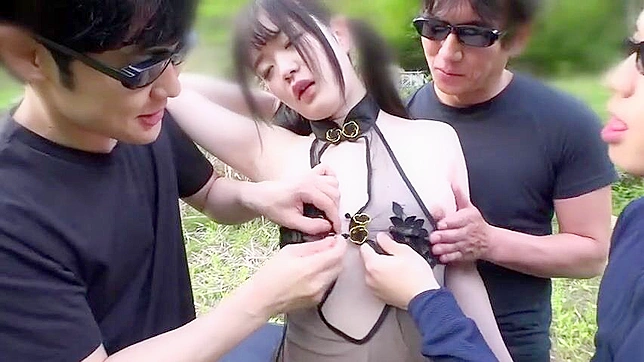 受辱的亚洲宝贝在与男友激烈性爱中尖叫不止