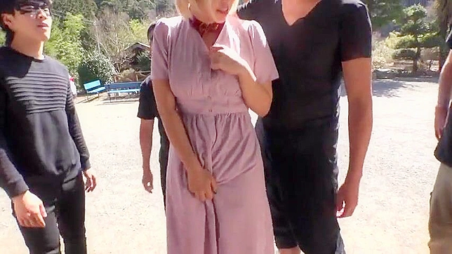 日本女仆色情奴隶：羞辱、束缚与高潮体验