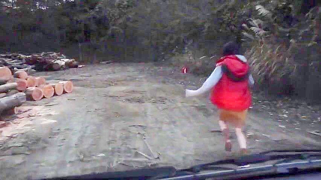 日本三人组蕾丝边亲密毛茸茸的阴蒂嬉戏带来高潮快感。