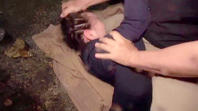 被束缚的奴隶挑战极限寻求快感！羞辱与屈服的极致体验。