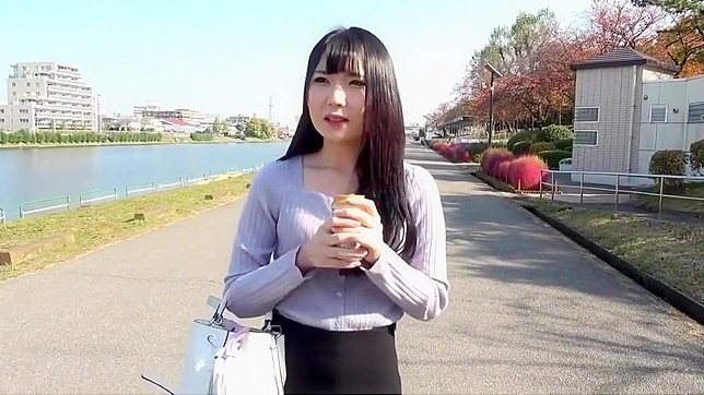 享受迷人的小胸亚洲美人艾莉亚的诱惑旋律 - 吉维