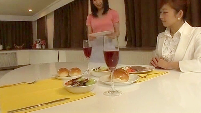 日本继母丰腴臀部享受火热性爱体验