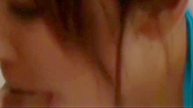 JAV魅惑女优琉璃美羽浴室的诱人展露~一场视觉盛宴！