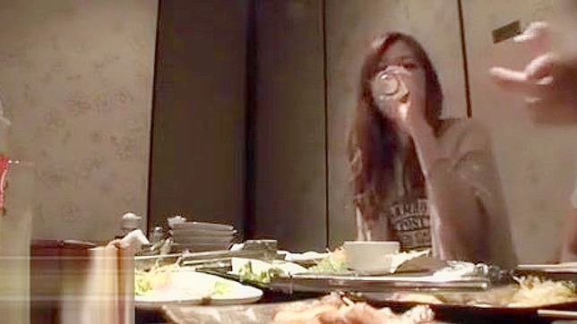 油光满面的美丽JAV女星在淋浴中被疯狂操弄～极致湿爽体验