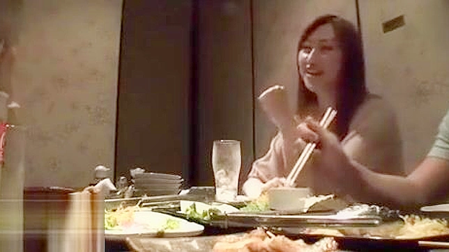 油光满面的美丽JAV女星在淋浴中被疯狂操弄～极致湿爽体验