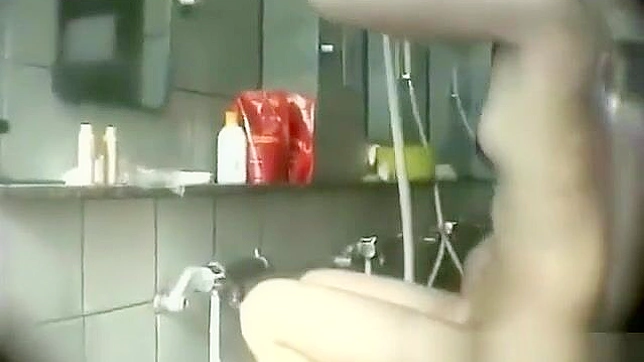 在公共浴场体验迷人日本美人的诱惑魅力