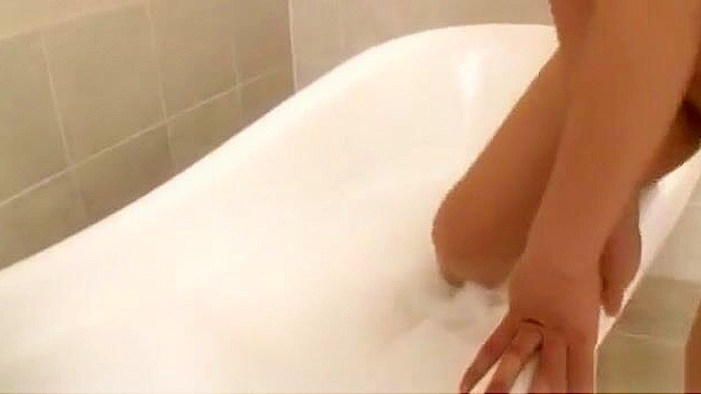 JAV魅惑焦点~迷人狐狸精的深喉技巧展示