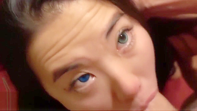 邂逅蓝眼迷人的熟女，她在JAV视频中渴望 creampie！