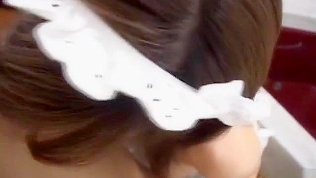 JAV魅惑女优花野真衣以变态女仆角色诱惑老板并口交