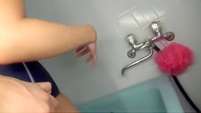 与妖艳日本美人共度激情时光，尽显Sukumizu Nike泳装魅惑！