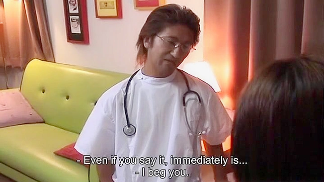 熟女美波三上诱人臀部被熟练医生仔细检查