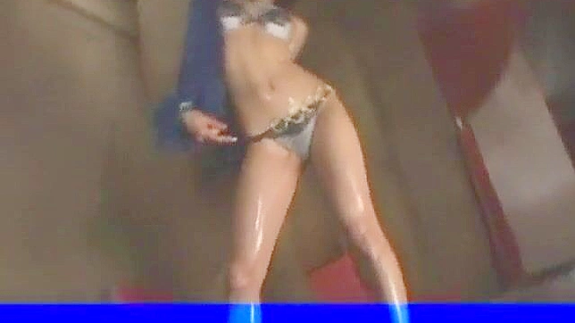 JAV女神樱花步的性感淋浴秀~内衣幻想！