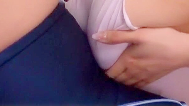 北川夏樹在疯狂恋物手交中的性感身材JAV视频