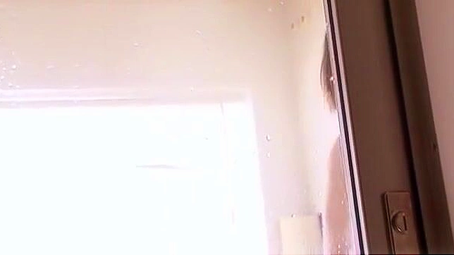 北川夏樹在疯狂恋物手交中的性感身材JAV视频