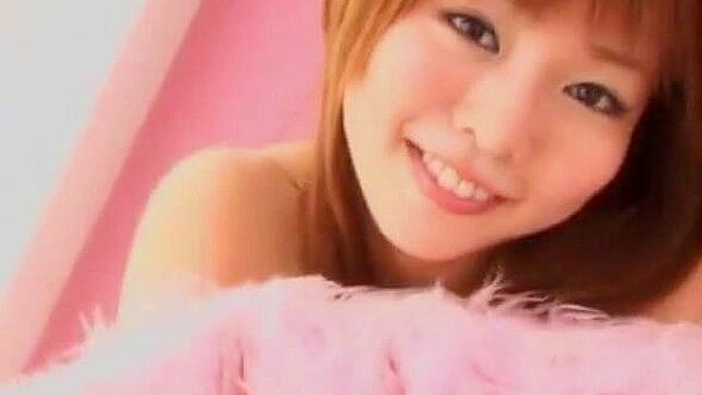 梦木由美：迷人的日本女巫，拥有难以置信的小胸部，在激情口交场景中。