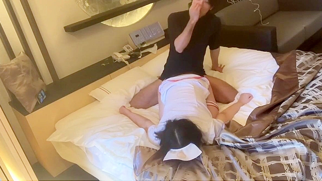 释放欲望！在我们的独家异国情色视频中，享受这些丰满的巨乳。