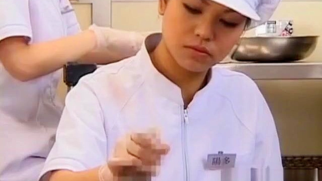 JAV 色情护士大口吮吸病人的硬挺阳具