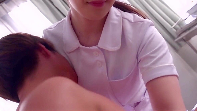 享受成熟护士高超的口技带来的欢愉！