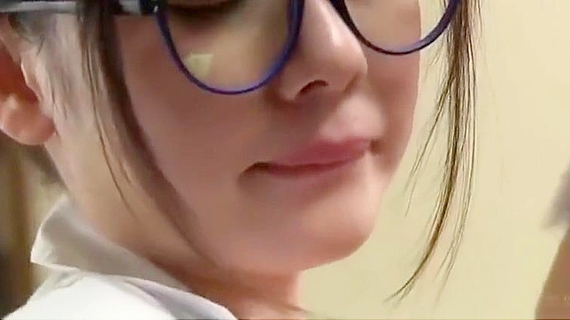 日本护士在医院与帅气医生的幸运邂逅！一场你无法错过的迷人相遇！