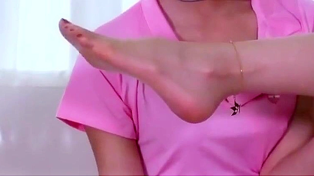 日本AV界女星：诱人医生与魅力护士展现性感风情！
