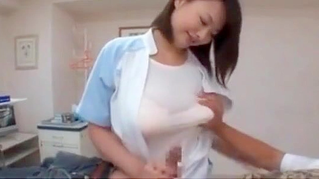 日本 MILF 护士在工作中被大屌迷住！立即观看独家片段吧！