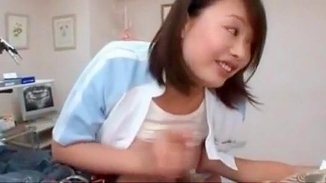 日本 MILF 护士在工作中被大屌迷住！立即观看独家片段吧！