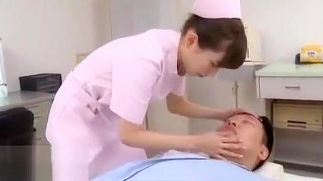 邂逅多毛阴道的滋润JAV护士，她懂得如何满足病人！