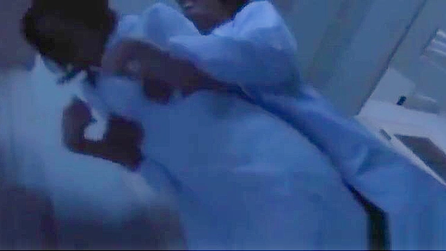 日本护士在第二部分玩得很野—别错过！