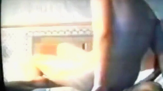 必看JAV色情视频~台湾魅惑女凤胡苏为日本学生喂奶