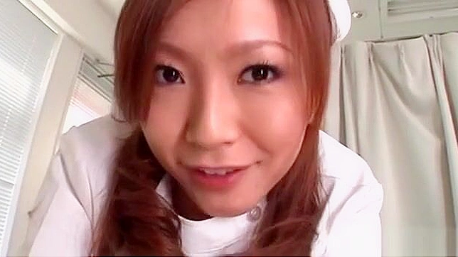 体验迷人的Emi Harukaze作为诱惑的JAV护士