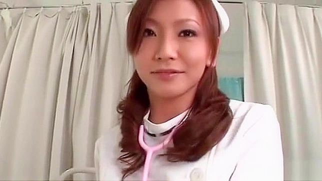 体验迷人的Emi Harukaze作为诱惑的JAV护士
