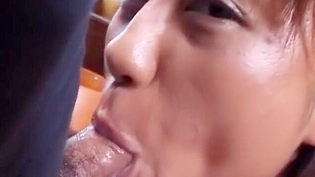 日本护士青井玲美给病人来个热辣口交服务