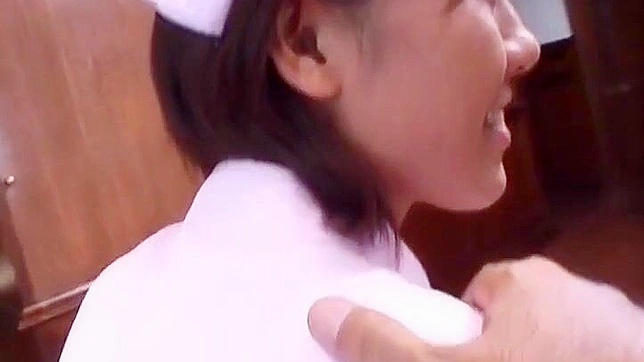 日本护士青井玲美给病人来个热辣口交服务