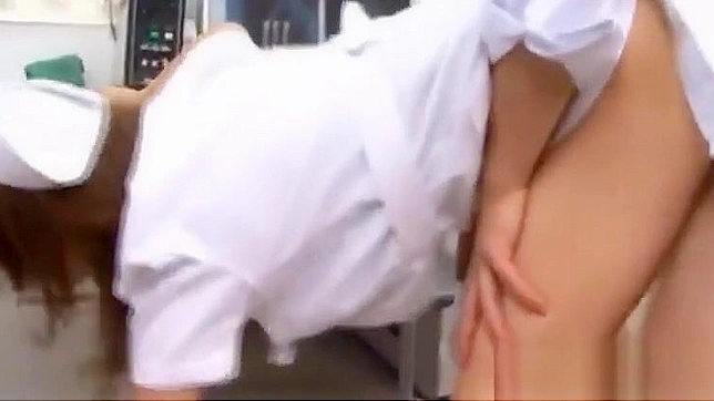 释放欲望：Akina的日本护士SM角色扮演第一部分