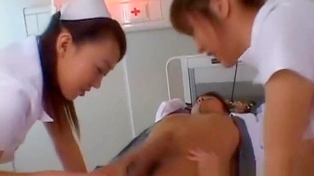 释放欲望，与日本美女水原秋和朝仓美咲的大胸冒险第一部分。