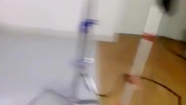 日本护士被甜蜜奶油派弄得满身都是