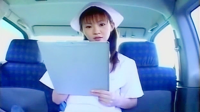 超赞白色内裤激起日本护士欲火令他迅速高潮