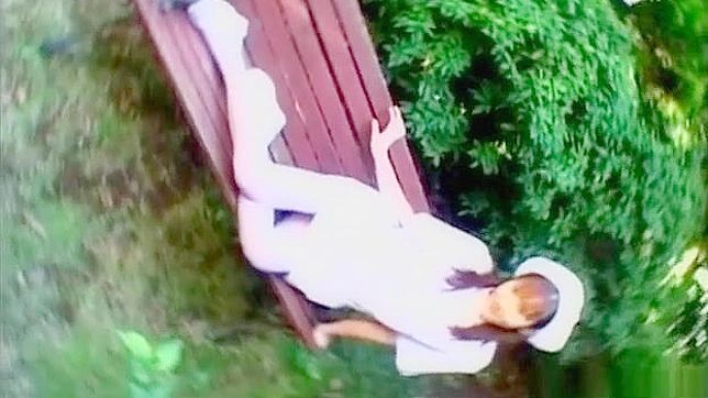 超赞白色内裤激起日本护士欲火令他迅速高潮