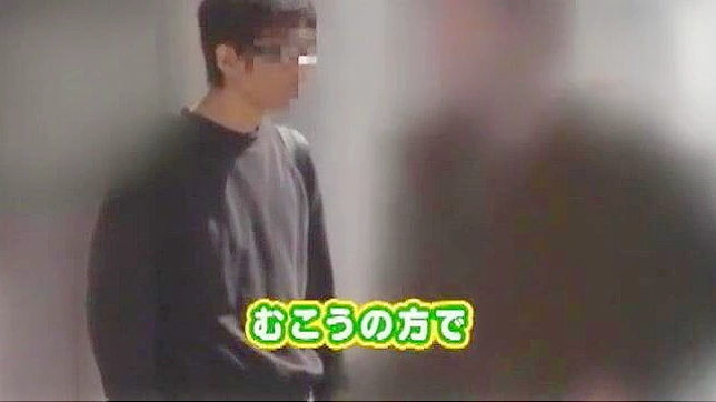 丰满的日本护士milf在性爱前玩弄她的胸部并享受体内射精