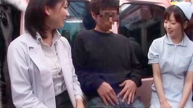 丰满的日本护士milf在性爱前玩弄她的胸部并享受体内射精