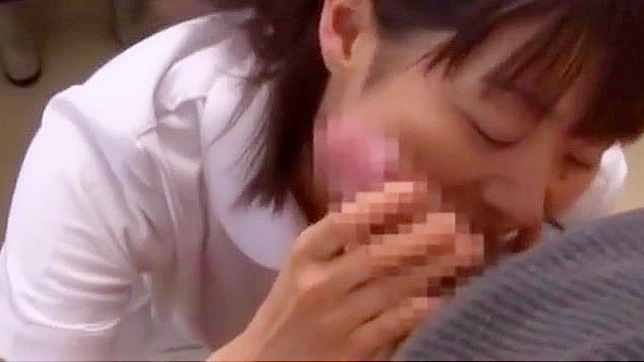 火热日本护士模特穿微型比基尼点燃夜色