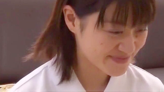 火热日本护士模特穿微型比基尼点燃夜色