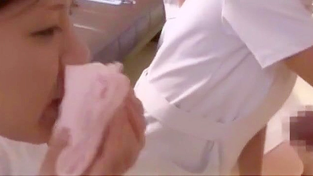 火热日本护士模特穿微型比基尼点燃夜色