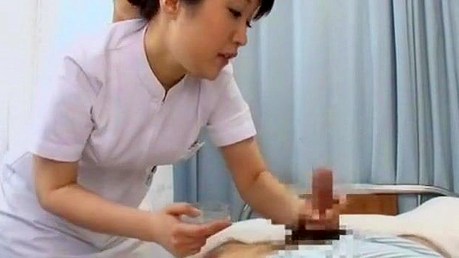 迷人的日本美女由里爱音、中森玲子和樱庭彩在令人惊叹的视角三重奏动作！