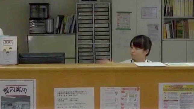 调皮护士~ 热辣JAV场景与栗林里莉、铃木梨香子和篠美冴出演