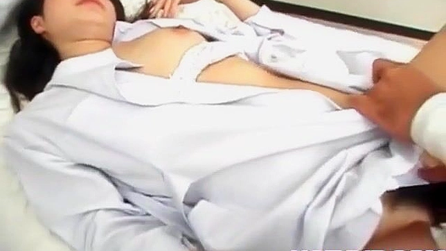 释放欲望与Saki Mutoh~多毛蜜穴被阳具和情趣用品征服